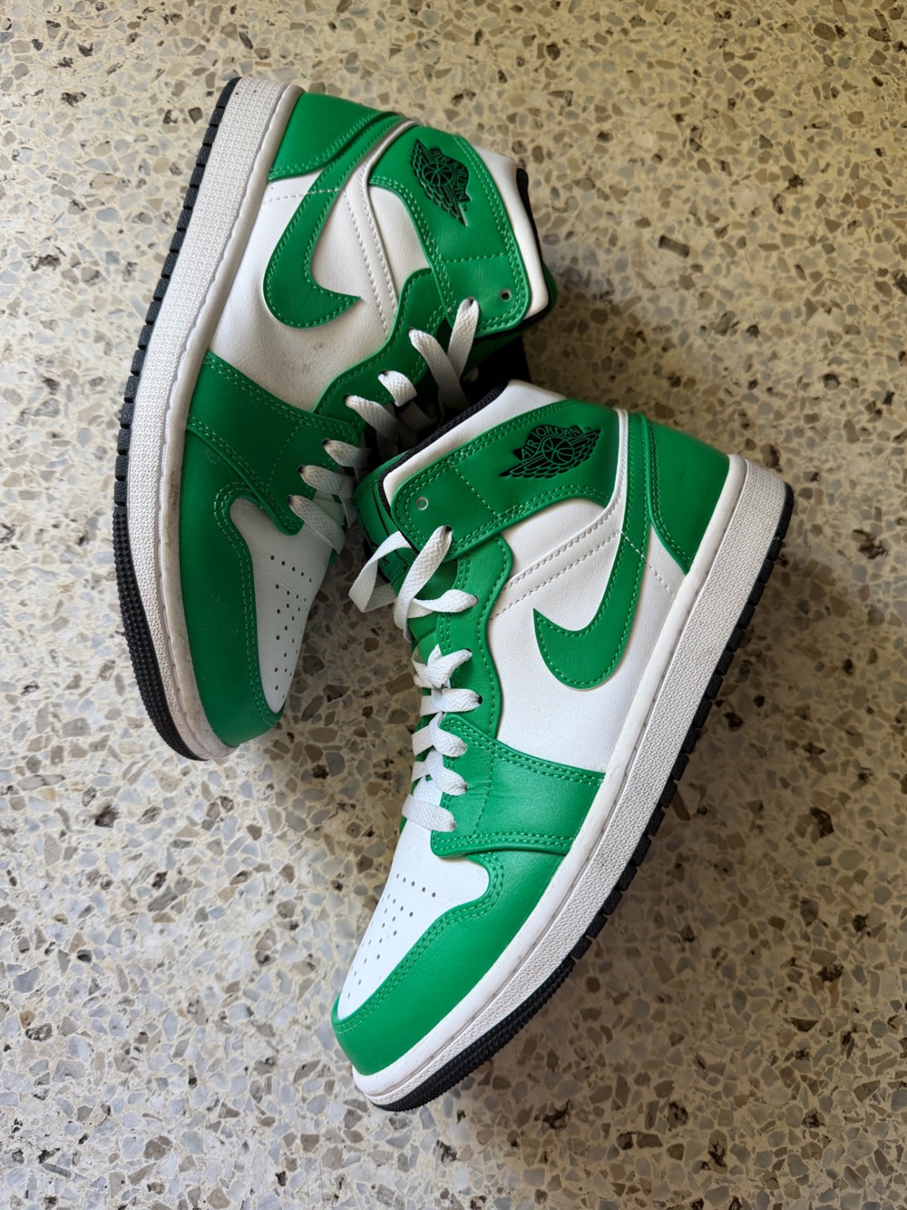 Nike Air Jordan 1 High White & Green Retro Sneakers DQ8426-301